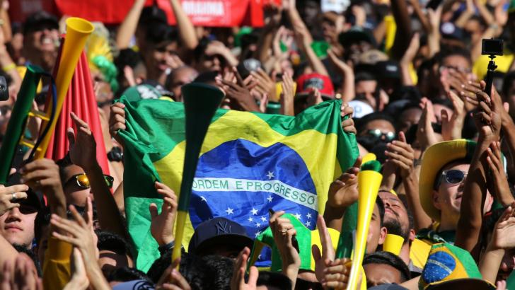 https://betting.betfair.com/football/images/Brazilian%20football%20fans%201280.jpg